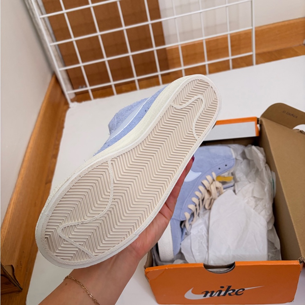 😍NWT😍 NIKE WOMEN BLAZER MID '77 VINTAGE (BLUE WHISPER/FOOTBALL GREY-SAIL) W 8.5 - Picture 5 of 15